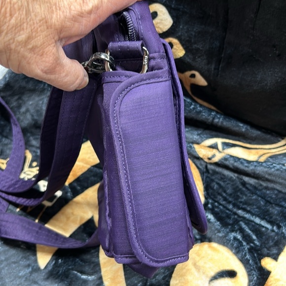 Travel bag . Used once . 3 zipper pocket’s. 2 magnetic closures . Crossbody . - Picture 7 of 8